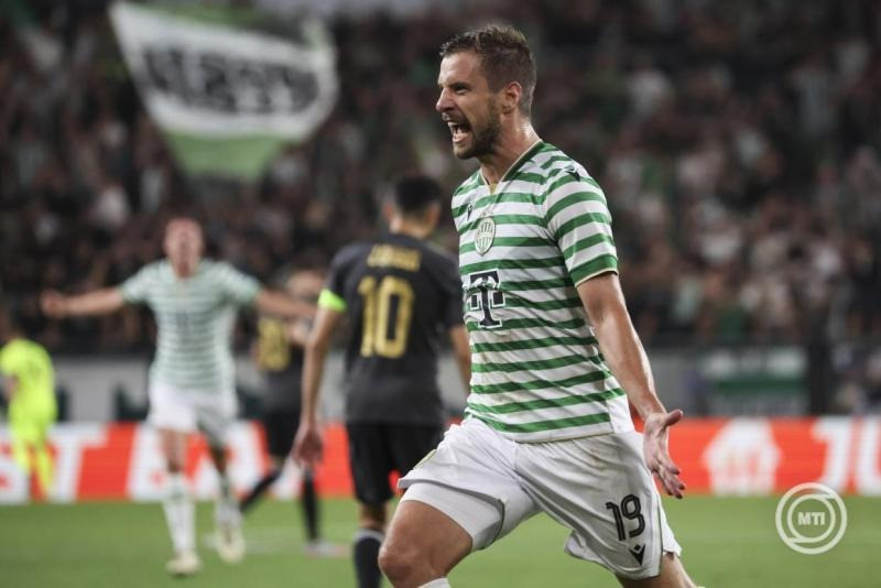 A gólszerző Varga Barnabás, a Ferencváros játékosa ünnepel a labdarúgó Bajnokok Ligája selejtezőjének negyedik fordulójában játszott Ferencvárosi TC - Qarabag mérkőzésen a Groupama Arénában 2025. augusztus 19-én. MTI/Hegedüs Róbert