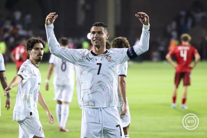 A portugál Cristiano Ronaldo, miután megszerzete csapata negyedik gólját a 2026-os labdarúgó-világbajnokság európai F csoportjának Örményország-Portugália mérkőzésén Jerevánban 2025. szeptember 6-án. MTI/EPA/LUSA/José Sena Goulao