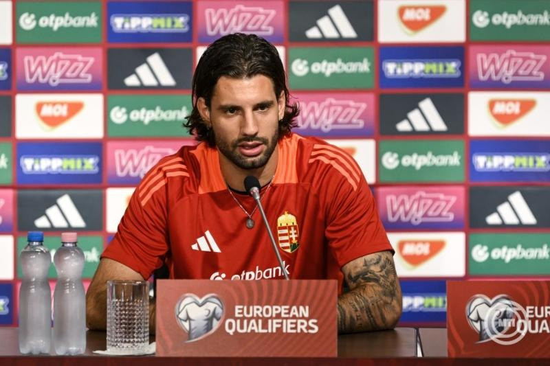 Szoboszlai Dominik a magyar labdarúgó-válogatott sajtótájékoztatóján az MLSZ Telki Edzőközpontjában 2025. szeptember 8-án. A magyar válogatott a 2026-os világbajnokság selejtezőjében a portugál válogatott ellen lép pályára a budapesti Puskás Arénában szeptember 9-én. MTI/Purger Tamás