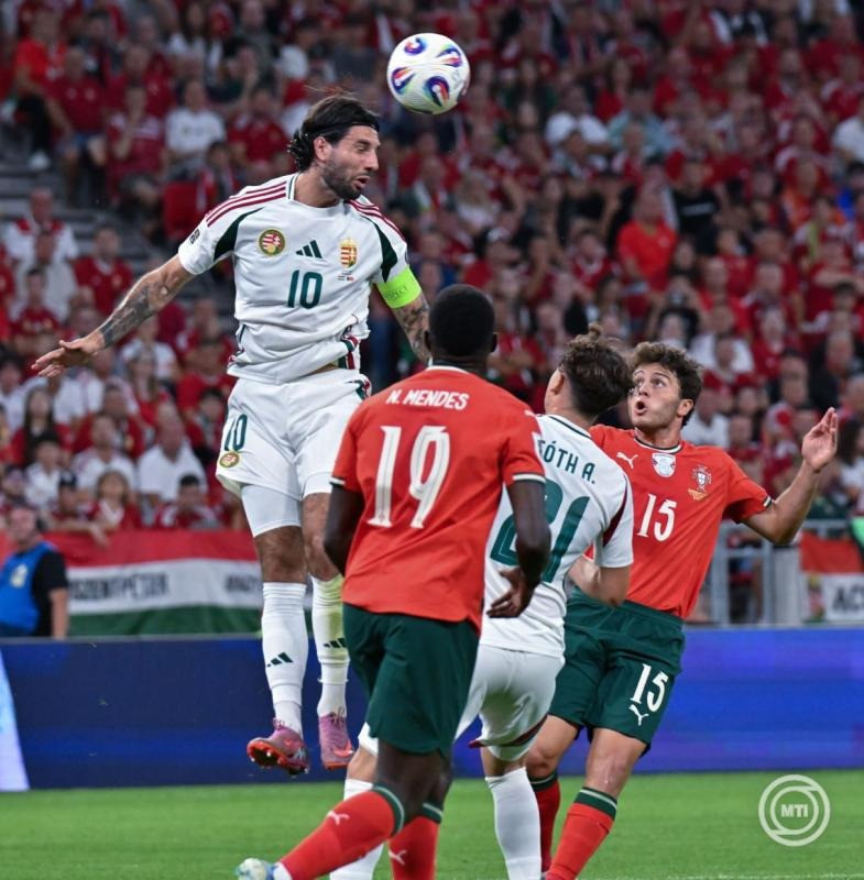 Szoboszlai Dominik (b) a Magyarország - Portugália labdarúgó világbajnoki selejtező mérkőzésen a Puskás Arénában 2025. szeptember 9-én. MTI/Illyés Tibor