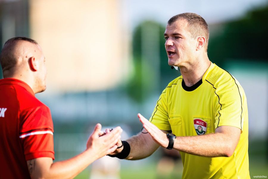 Tizenhét gólt feljegyezni a játékvezetőnek sem lehetett egyszerű (archív fénykép)