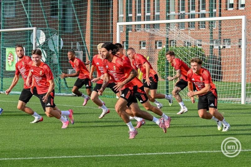 Játékosok a magyar labdarúgó-válogatott edzésén az MLSZ Telki Edzőközpontjában 2025. szeptember 8-án. A csapat a 2026-os világbajnokság selejtezőjében a portugál válogatott ellen lép pályára a budapesti Puskás Arénában szeptember 9-én. MTI/Illyés Tibor