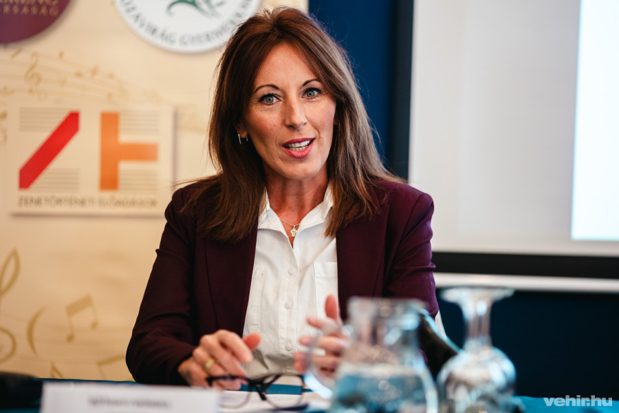 Sótonyi Mónika alpolgármester