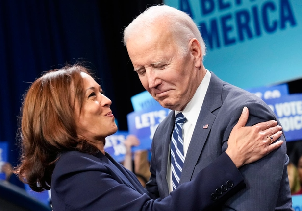 Kamala Harris és Joe Biden együtt (fotó: Andrew Harnik/AP)