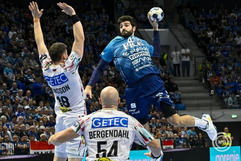 Imanol Garciandia Alustiza, a Szeged játékosa (j) a férfi kézilabda Bajnokok Liga csoportkörében játszott OTP Bank-Pick Szeged - SC Magdeburg mérkőzésen a a szegedi Pick Arénában 2025. október 15-én. MTI/Hegedüs Róbert
