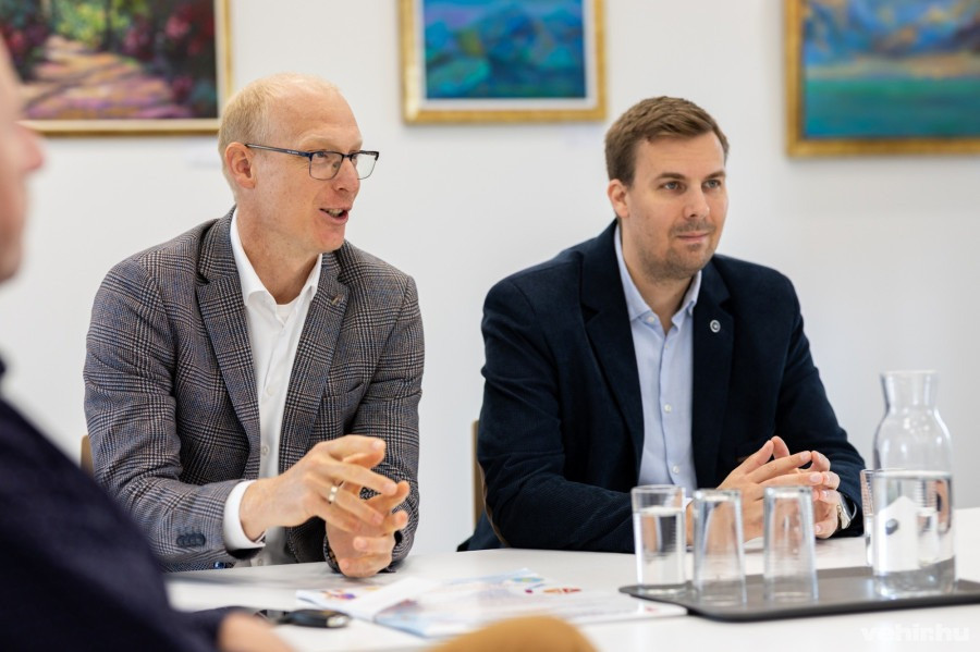 Kavalecz Gábor és Halmay Gábor, a Dózsaváros két képviselője a városrészi tanács ülésén (archív fotó)