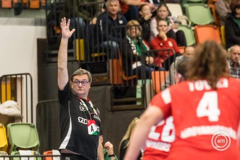 Golovin Vlagyimir, a magyar válogatott szövetségi kapitánya a női kézilabda Eurokupa csoportkörében játszott Magyarország - Törökország mérkőzésen a nagykanizsai Kanizsa Arénában 2025. október 16-án. A magyar válogatott 43-30-ra nyert. MTI/Katona Tibor