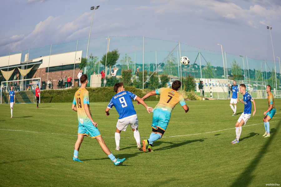 Az éllovas Balatonalmádi Pétre, az üldöző Sümeg Várpalotára látogat (archív fénykép)