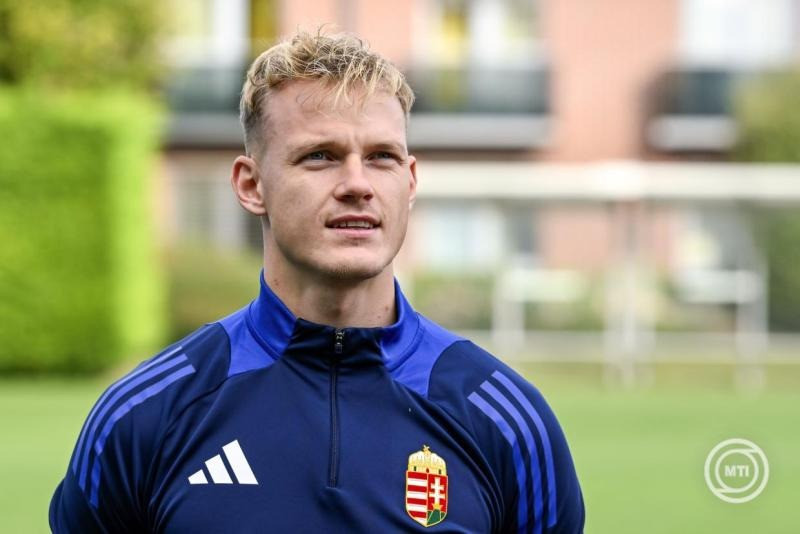 Tóth Balázs a magyar labdarúgó-válogatott sajtótájékoztatóján az MLSZ Telki Edzőközpontjában 2025. október 7-én. A magyar csapat október 11-én Örményország ellen lép pályára a Puskás Arénában, három nappal később Lisszabonban a portugálok ellen játszik. MTI/Purger Tamás