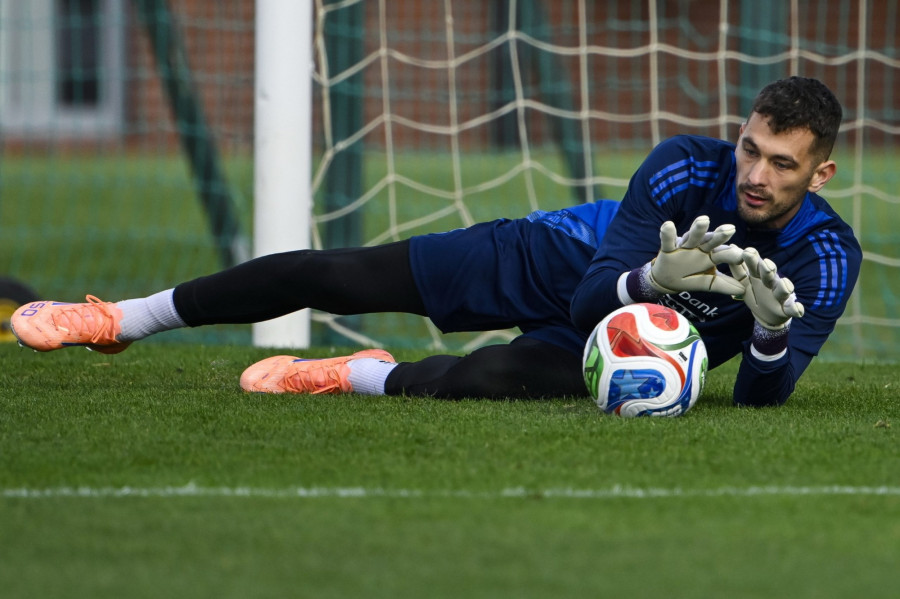  Demjén Patrik kapus a magyar labdarúgó-válogatott edzésén az MLSZ Telki Edzõközpontjában 2025. október 7-én. A magyar csapat október 11-én Örményország ellen lép pályára a Puskás Arénában, három nappal késõbb Lisszabonban a portugálok ellen játszik. MTI/Purger Tamás