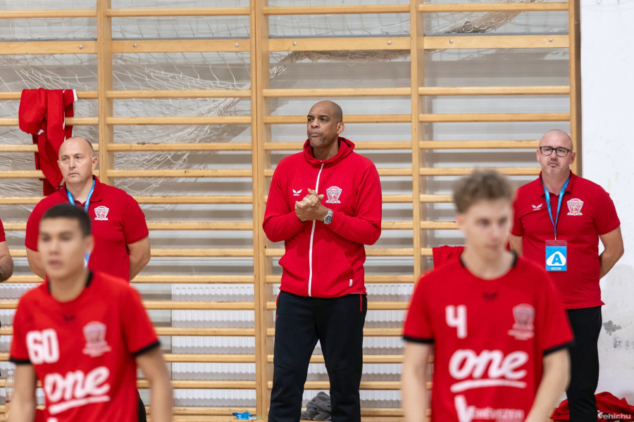 Hibátlanul menetel az éllovas Veszprém Handball Academy U21 (archív fénykép)