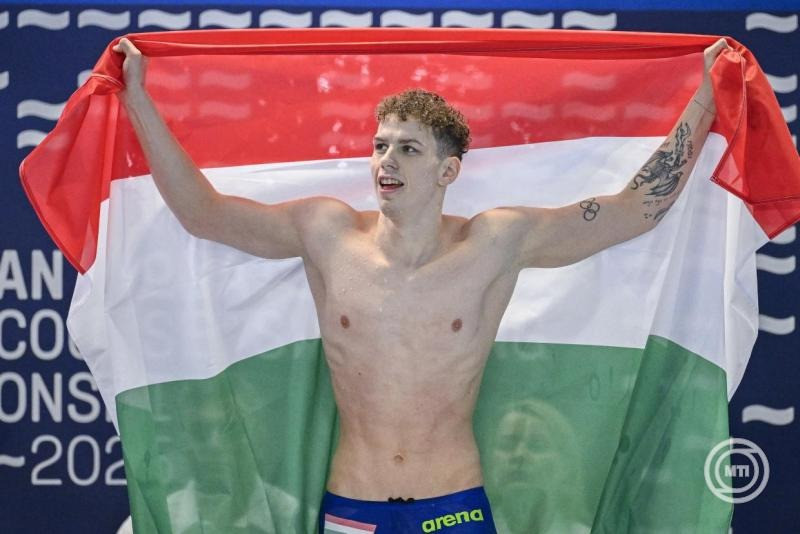 Az aranyérmes Sárkány Zalán a férfi 800 méteres gyorsúszás döntője után a rövidpályás úszó Európa-bajnokságon a lengyelországi Lublinban 2025. december 6-án. MTI/Bodnár Boglárka
