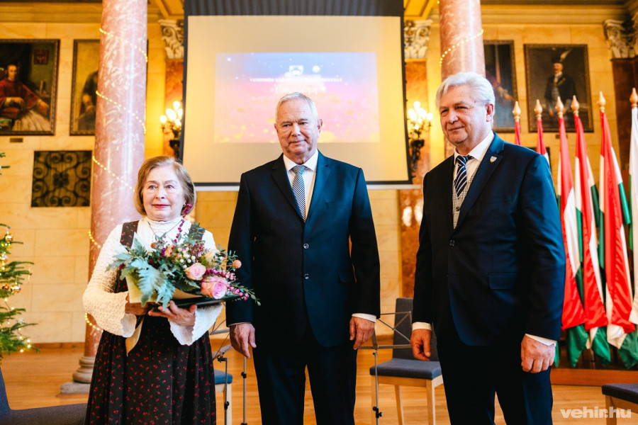 Pro Comitate díjat vehetett át Bakó Ildikó