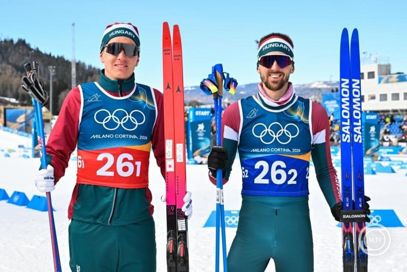 Kónya Ádám (b) és Büki Ádám a 2026-os milánói-cortinai téli olimpia férfi sífutók szabadstílusú csapat sprintversenye után a teserói Fabio Canal Sífutó és Sílövő Központban 2026. február 18-án. MTI/Illyés Tibor