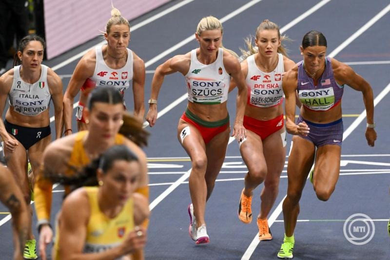 Szűcs Szabina (k) a női ötpróba 800 méteres síkfutás versenyszámában a toruni fedettpályás atlétikai világbajnokságon 2026. március 22-én. MTI/Czeglédi Zsolt