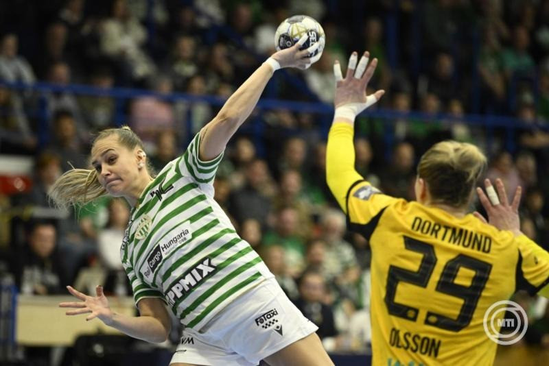 Klujber Katrin Gitta, a Ferencváros (b) és Emma Olsson, a Borussia Dortmund játékosa a női kézilabda Bajnokok Ligája negyeddöntőbe jutásért játszott FTC-Rail Cargo Hungaria - Borussia Dortmund visszavágó mérkőzésen az Érd Arénában 2026. március 28-án. MTI/Bodnár Boglárka