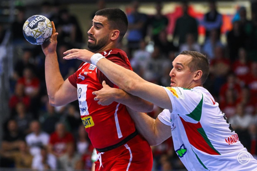 Ligetvári Patrik (j) és a szerb Milos Kos, a férfi kézilabda világbajnoki selejtezőben játszott Szerbia - Magyarország első mérkőzésen a nisi Cair Sportcenterben 2026. május 14-én. MTI/Czeglédi Zsolt