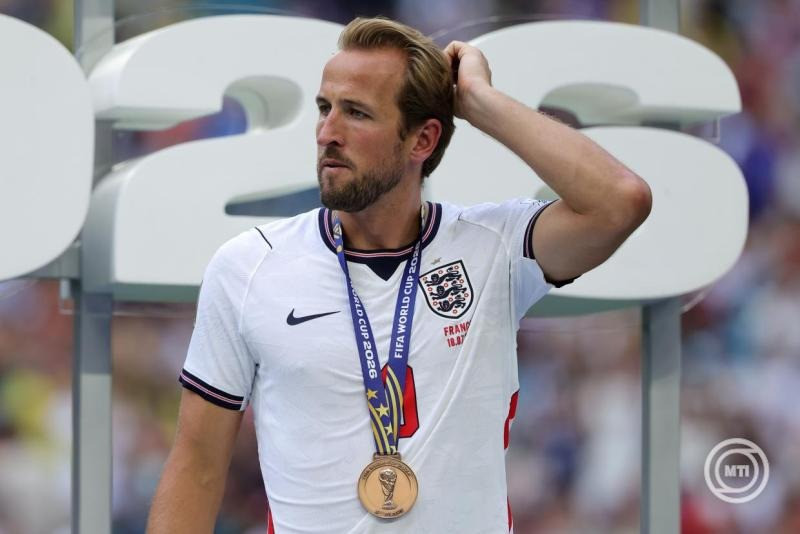 Harry Kane, a bronzérmes angol válogatott csapatkapitánya a 2026-os labdarúgó-világbajnokság Franciaország-Anglia bronzmérkőzését követő eredményhirdetésen a miami Hard Rock Stadionban 2026. július 18-án. MTI/EPA/Cristobal Herrera