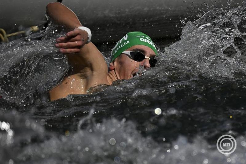 A későbbi győztes Betlehem Dávid a férfi nyíltvízi úszók 3 kilométeres kieséses versenyében a párizsi vizes Európa-bajnokságon a Szajnán 2026. augusztus 7-én. MTI/Hegedüs Róbert