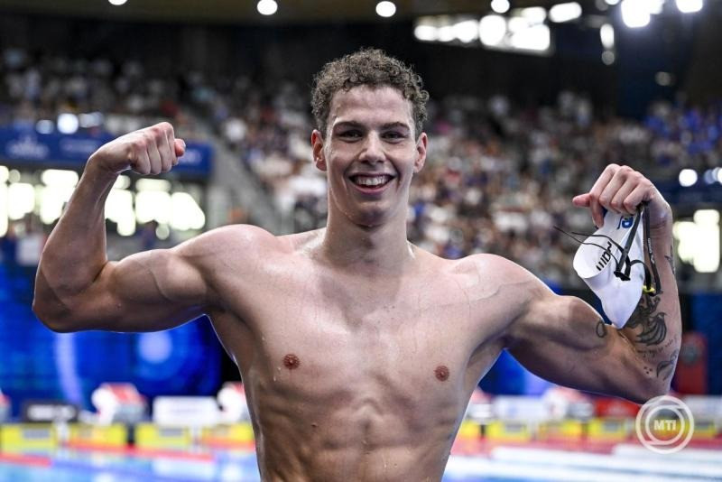 Az ezüstérmes Sárkány Zalán a férfi 1500 méteres gyorsúszás döntője után a párizsi vizes Európa-bajnokságon az olimpiai vizesközpontban 2026. augusztus 15-én. MTI/Hegedüs Róbert
