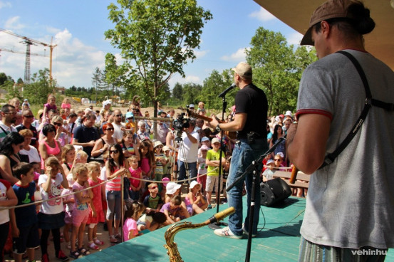 Sok érdeklődőt vonzott az Alma együttes koncertje is