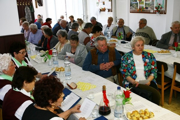 A nyugdíjas klub jelenleg 76 fős létszámmal működik