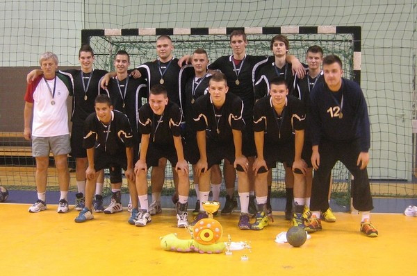 Az aranyérmes csapat tagjai: Bányai Dávid, Csillag Richárd, Füzi Dániel, Hén Krisztián, Horváth László, Kancel Erik, Karajz Máté, Krápicz Mátyás, Ligetvári Patrik, Nemes Richárd, Rózsavölgyi Gergő, Zana Ferenc Márk. Testnevelő: Salamon István.