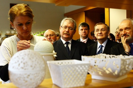 Miniszteri látogatás a Herendi Minimanufaktúrában. A galéria megtekintéséhez kattintson a képre.