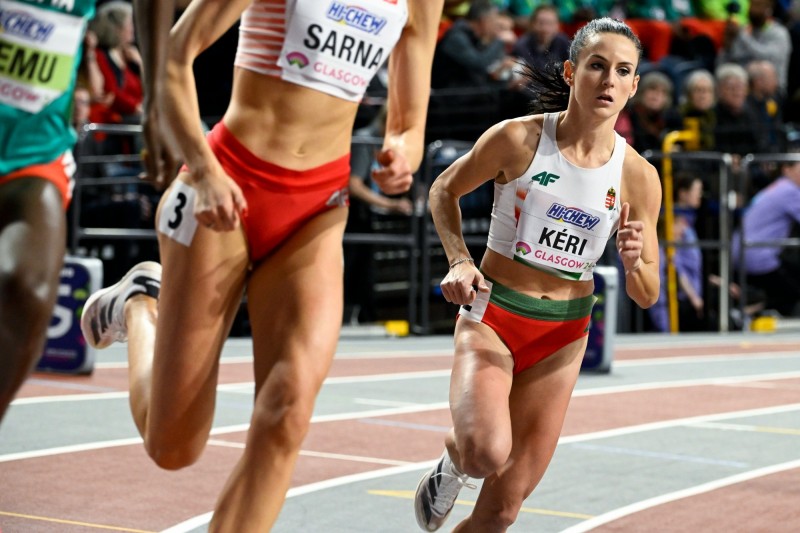 Kéri Bianka a női 800 méteres síkfutás előfutamában a glasgow-i fedett pályás atlétikai világbajnokságon 2024. március 1-jén. A magyar versenyző ötödik lett futamában és így nem jutott tovább. MTI/Koszticsák Szilárd