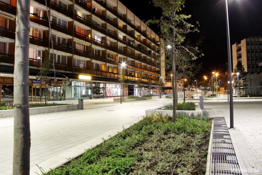 Telepített csövekkel locsolják a növényzetet