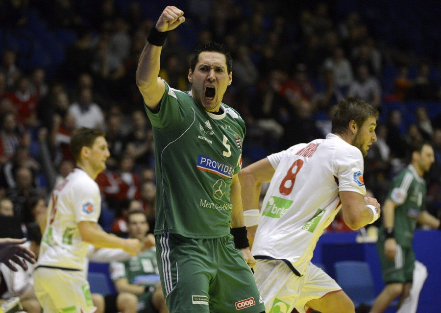 Schuch Timuzsin örül egy mentésnek a Dániában zajló férfi kézilabda Európa-bajnokság B csoportjában játszott Magyarország - Norvégia mérkőzésen, az aalborgi Gigantiumban 2014. január 16-án. A találkozó 26-26-os döntetlennel zárult, ezzel a magyar válogatott bejutott a középdöntőbe. MTI Fotó: Kovács Tamás