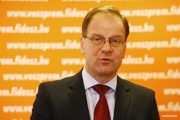 dr. Navracsics Tibor