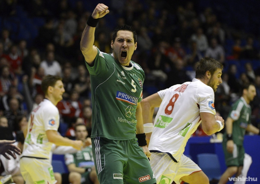 Schuch Timuzsin örül egy mentésnek a Dániában zajló férfi kézilabda Európa-bajnokság B csoportjában játszott Magyarország - Norvégia mérkőzésen, az aalborgi Gigantiumban 2014. január 16-án. A találkozó 26-26-os döntetlennel zárult, ezzel a magyar válogatott bejutott a középdöntőbe. MTI Fotó: Kovács Tamás