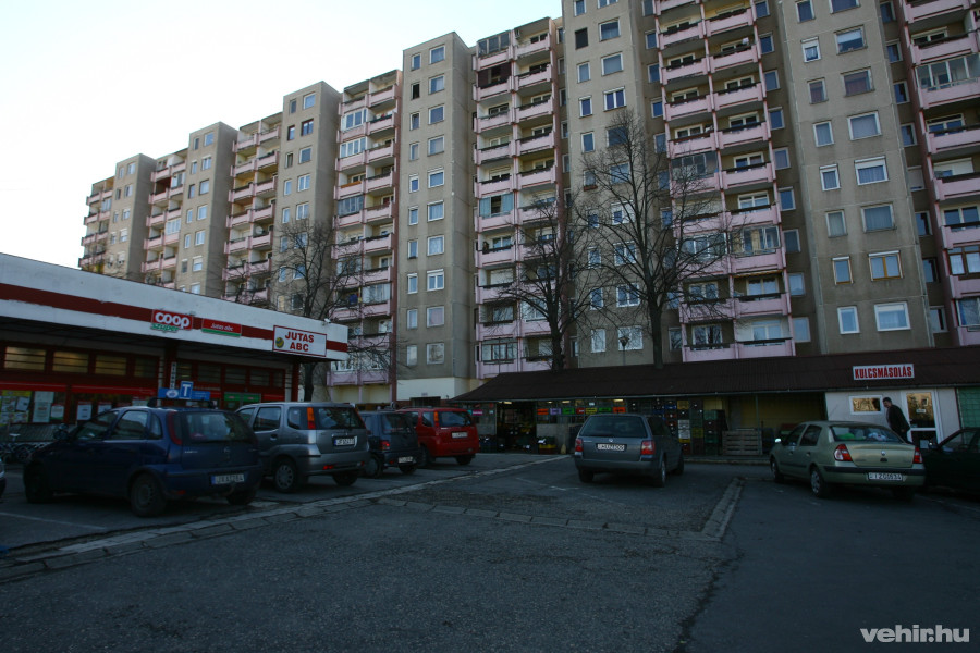 Megújul a Haszkovó utca 18. és a Jutas ABC előtti kispiac is