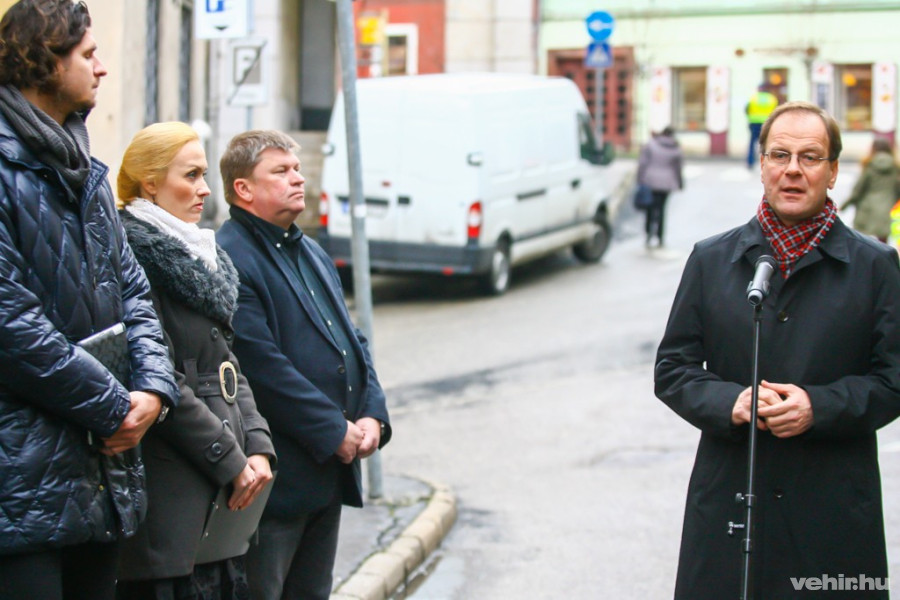 Dr. Navracsics Tibor