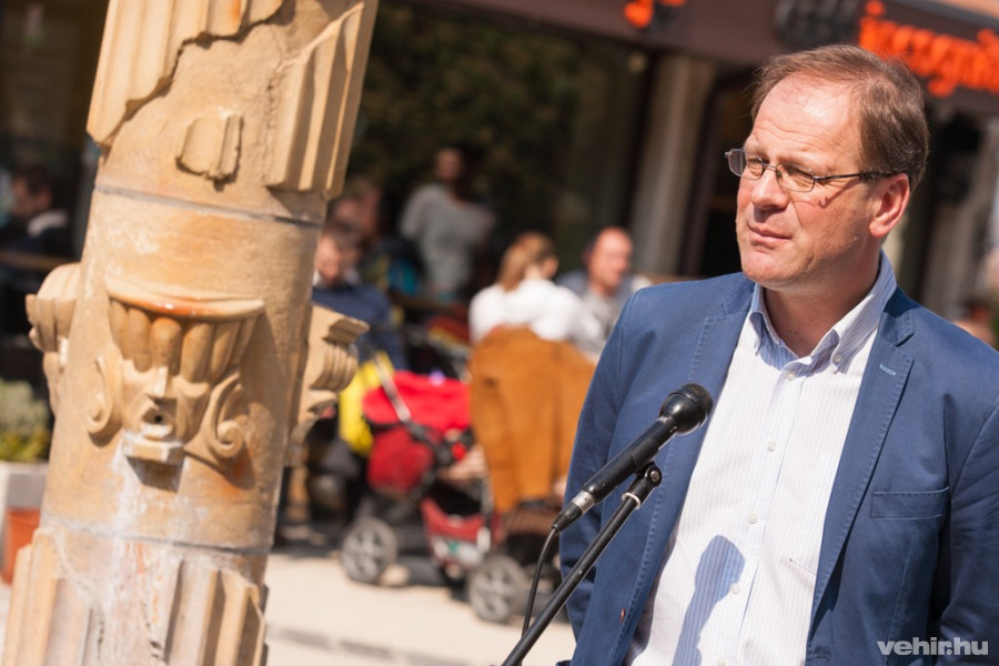 dr. Navracsics Tibor