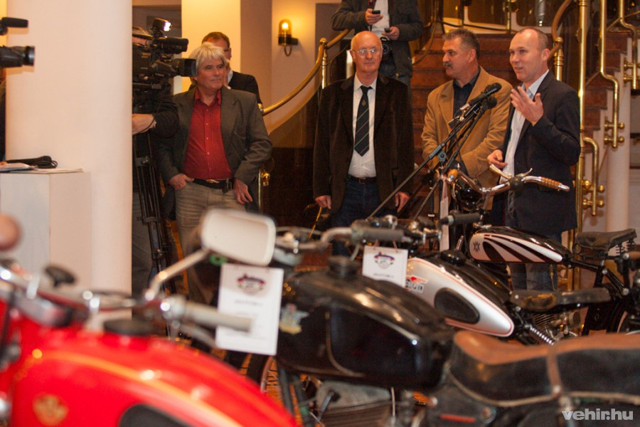 Porga Gyula köszöntötte a megjelenteket