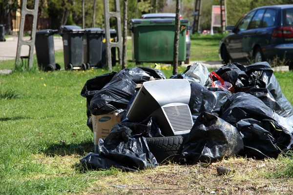 Egy idő után már nem csak zöld hulladékot tettek ki illegálisan