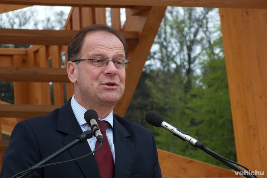 dr. Navracsics Tibor