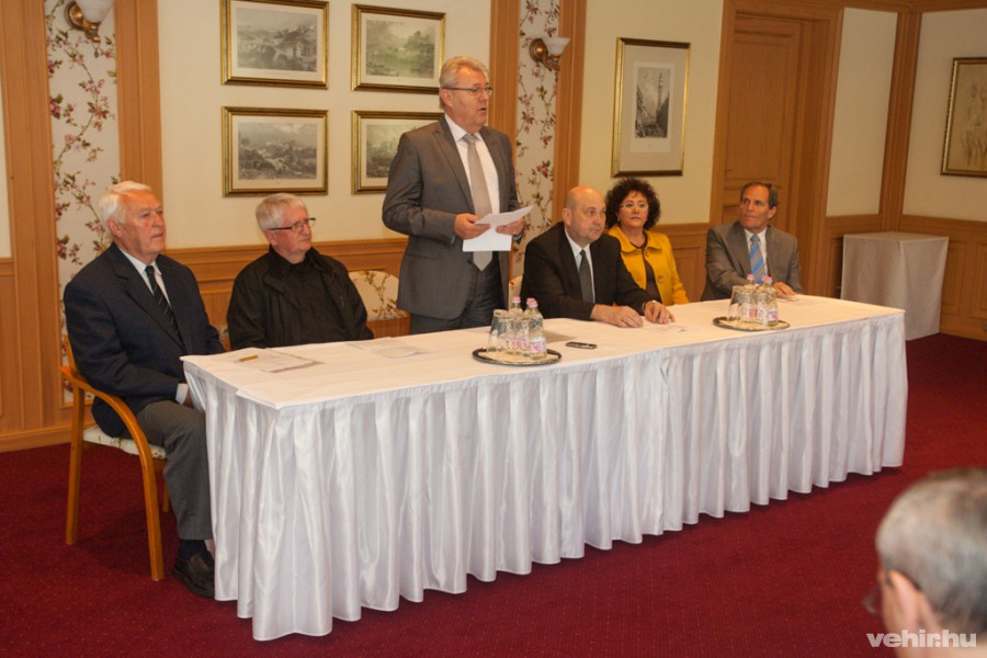 Az alapítvány kuratóriumának tagjai.