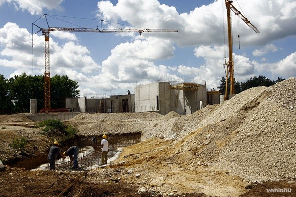 Nagy erőkkel zajlik a beruházás