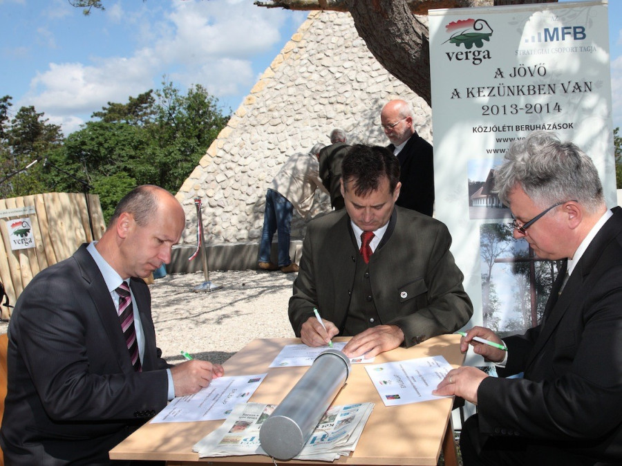 Gáll Attila iszkaszentgyörgyi polgármester, Tengerdi Győző VERGA vezérigazgató, Törő Gábor a Fejér Megyei Közgyűlés elnöke