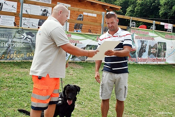 Hirschl János fogadja a felajánlást