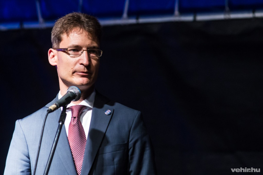 dr. Cser-Palkovics András