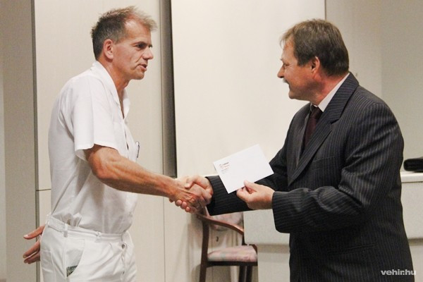 Dr. Mészáros Iván vette át jelképesen a felajánlást