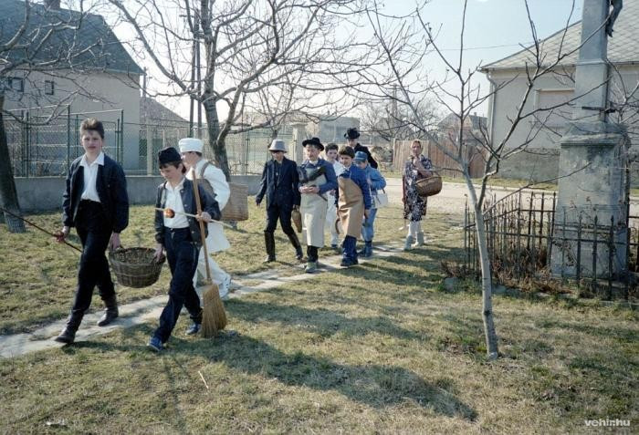 Maszkos felvonulás Gyulafirátóton