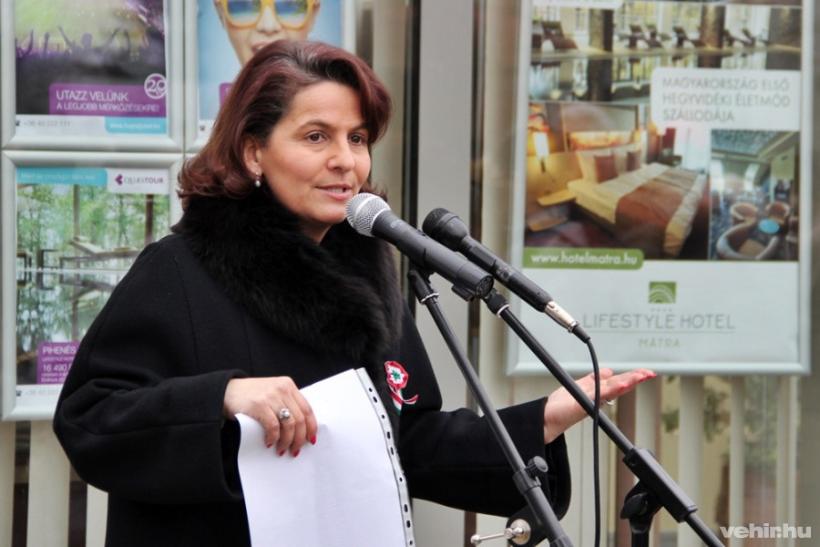 Dr. Varga-Damm Andrea