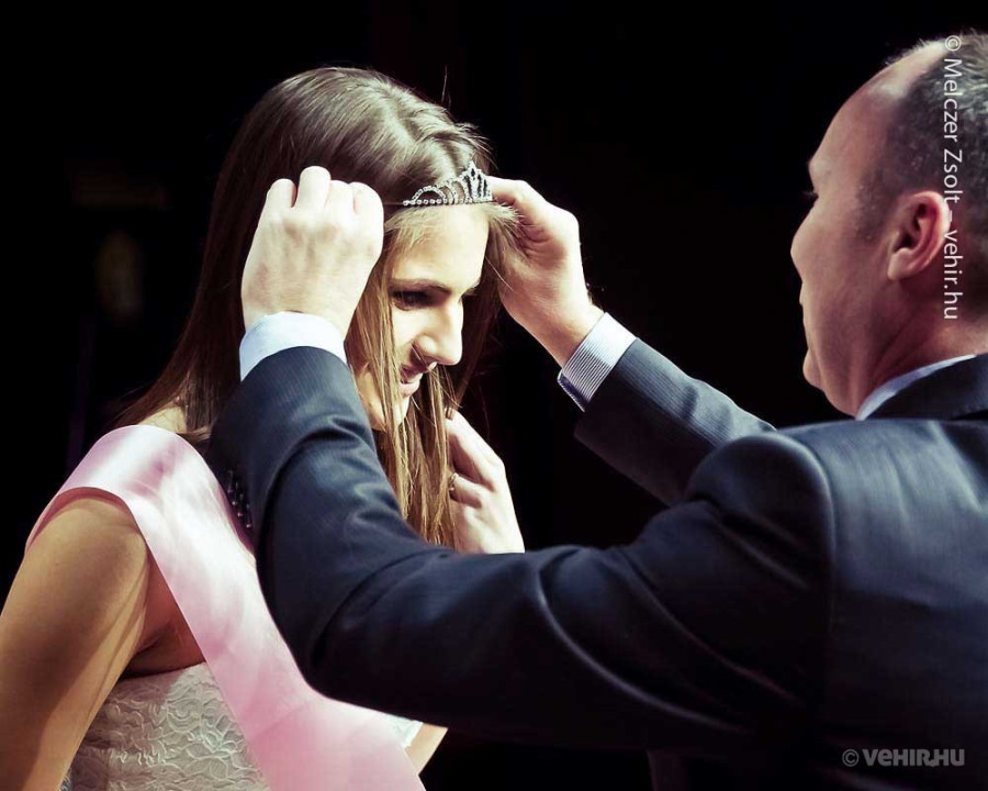 Idén kinek a fejére kerül a korona?