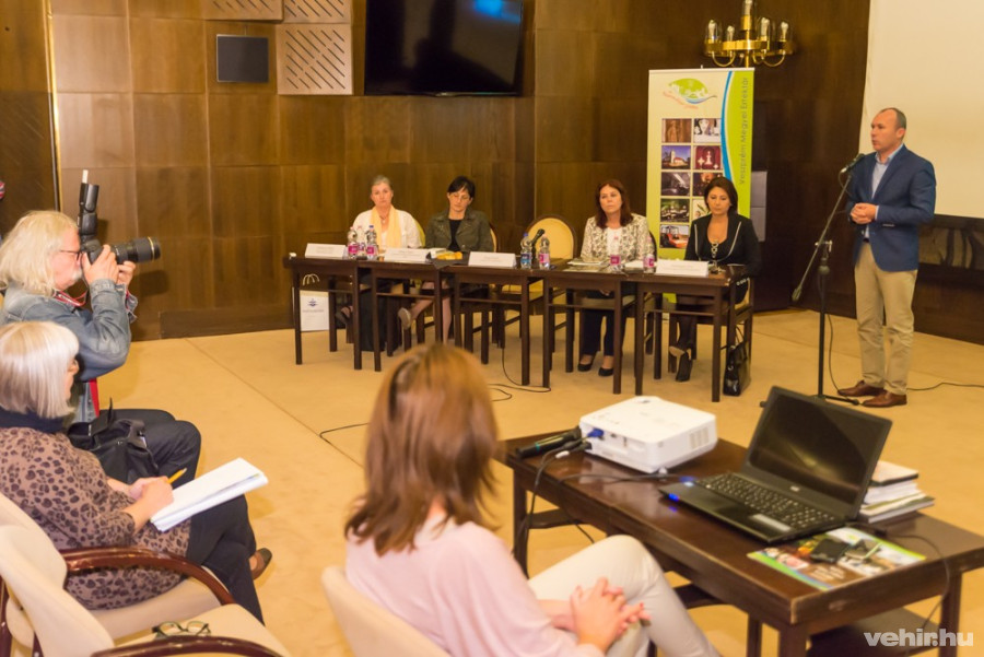 Porga Gyula köszöntötte a megjelenteket