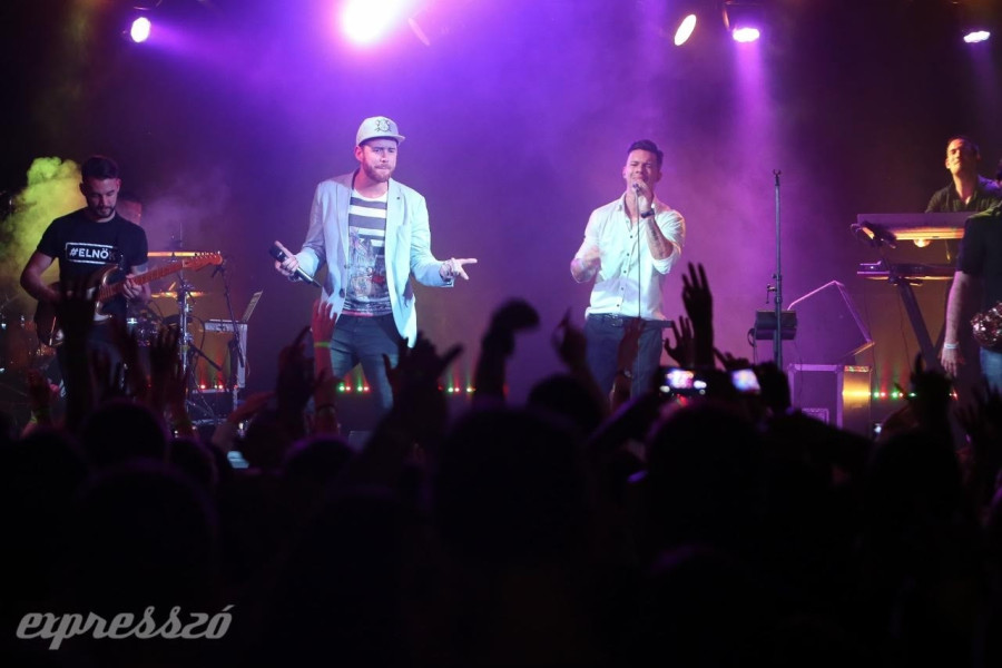 Fluor és Diaz a színpadon